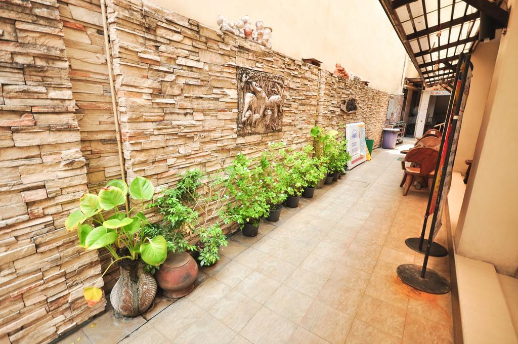At Home Guest House Bangkok Exterior photo