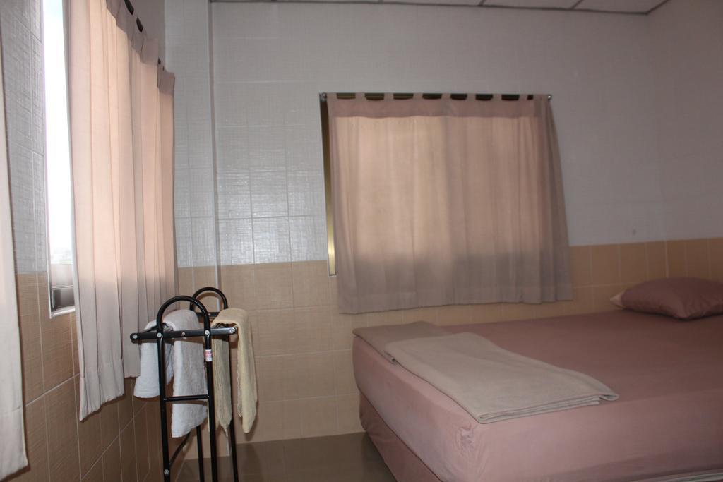 At Home Guest House Bangkok Exterior photo