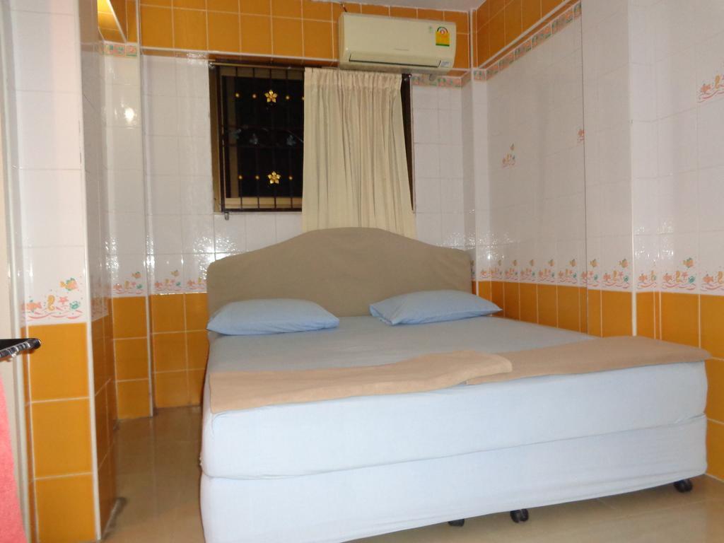 At Home Guest House Bangkok Exterior photo